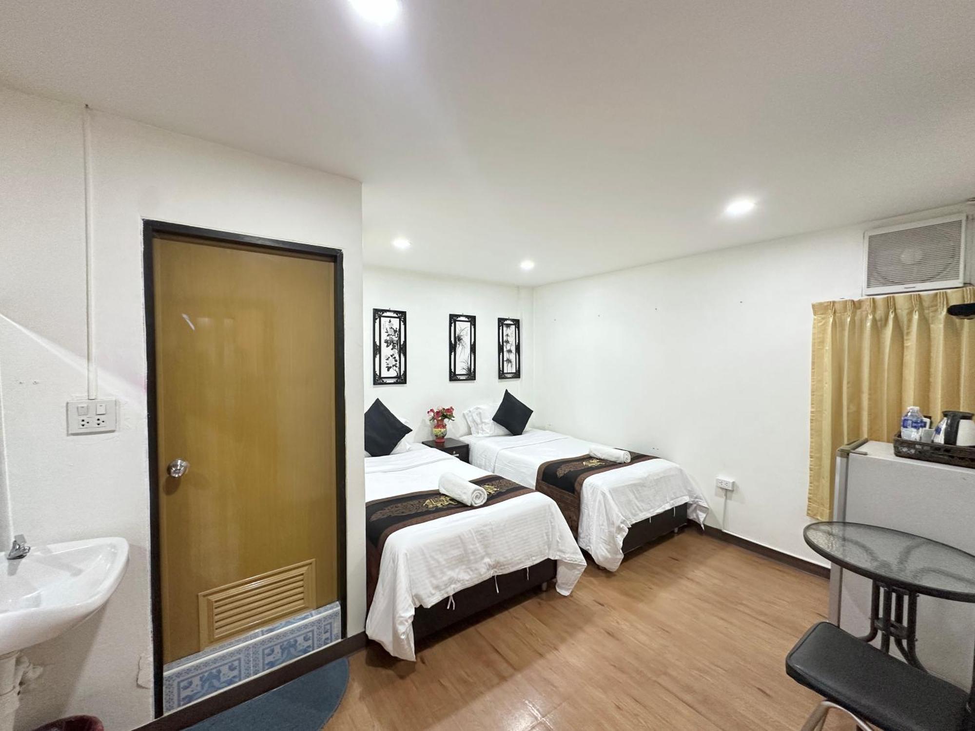 Longzhu Guesthouse Bangkok Buitenkant foto