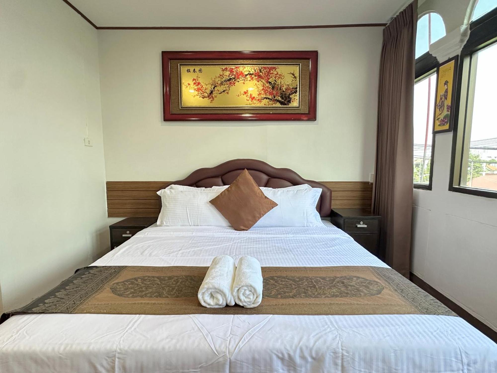 Longzhu Guesthouse Bangkok Buitenkant foto