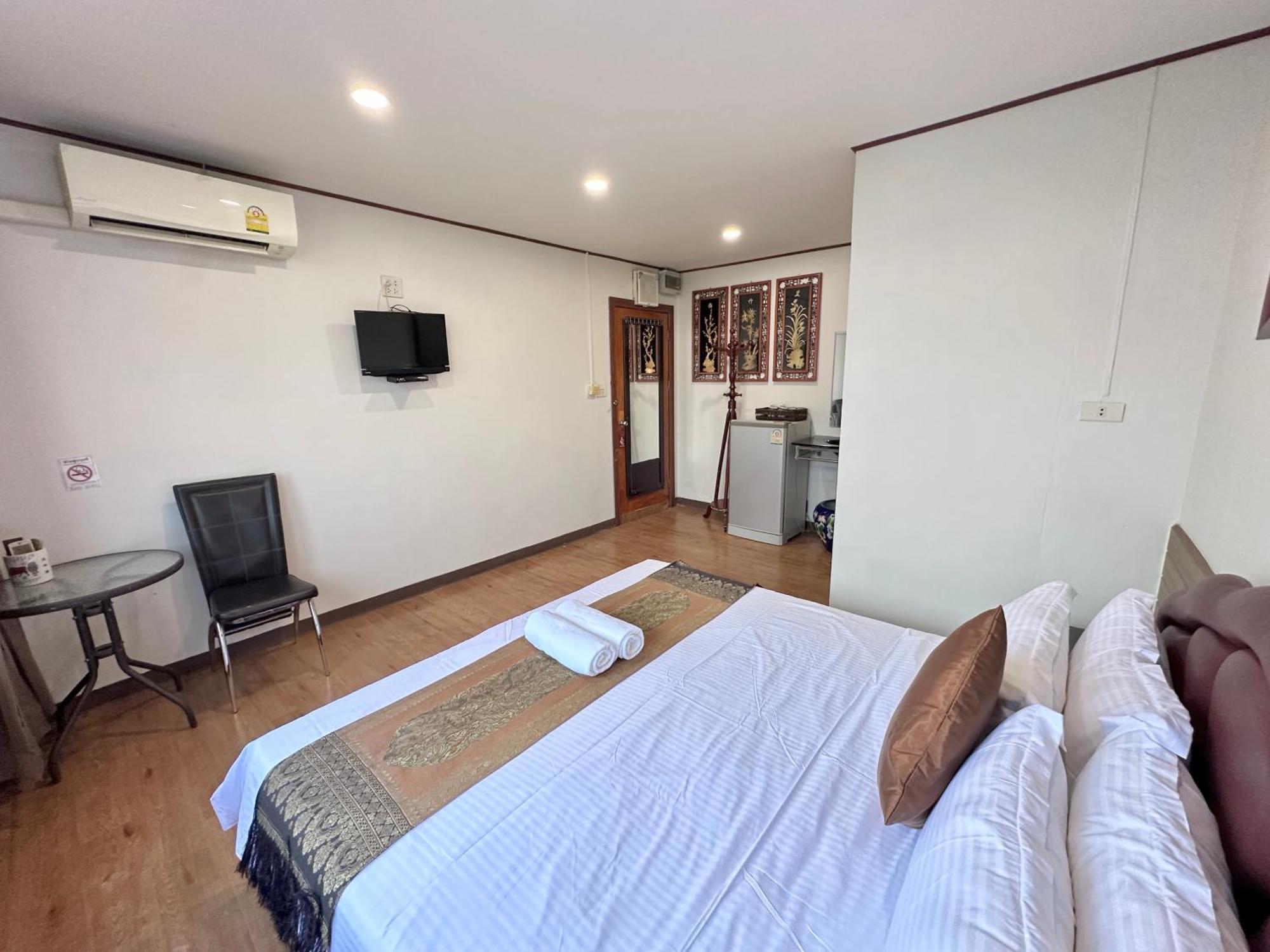 Longzhu Guesthouse Bangkok Buitenkant foto
